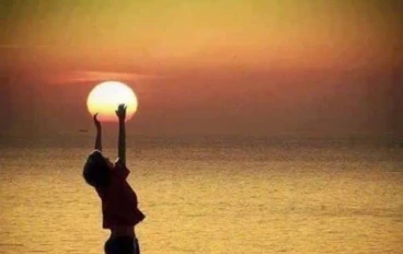 اللحظه إلى بتقسم العمر نصين 