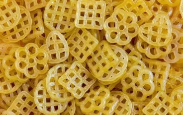 🍿 كيفية عمل الفنكوش في البيت: السر الكامل لتحضير التسالي الاقتصادية بطريقة صحية ولذيذة