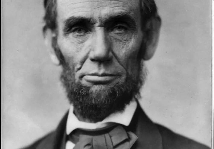 أبراهام لينكون: السيرة الكاملة لرئيس قاد الولايات المتحدة نحو الوحدة والحرية