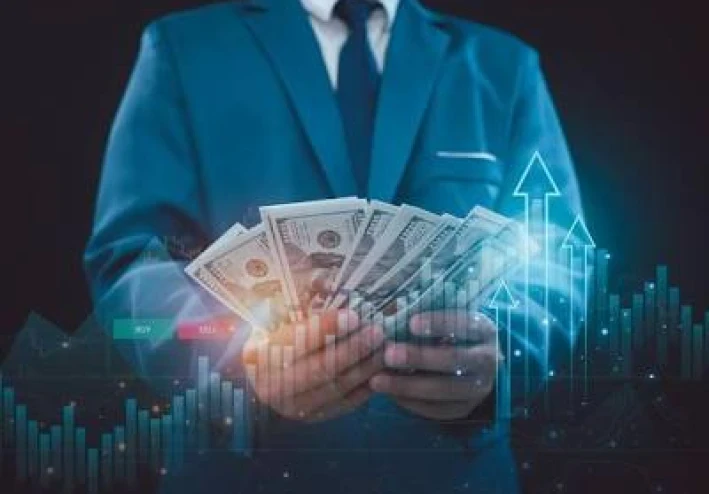 إزاي تعمل فلوس من الفريلانس (الشغل الحر) ..؟ دليلك الشامل للربح أونلاين بمصادر عالمية موثوقة.