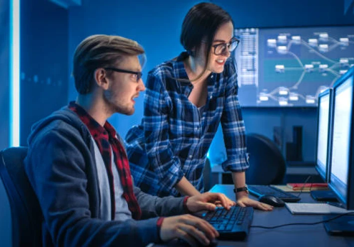 هل يجمع الذكاء الاصطناعي بياناتنا دون علمنا؟