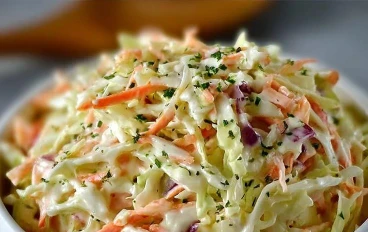 سلطة الملفوف والجزر بالخل والزيت: طبق صحي ومنعش