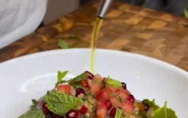 سلطة الباذنجان المشوي بالطحينة: طبق شهي وصحي