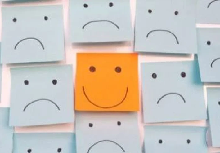 ⚡ 10 طرق فعّالة للتخلص من الطاقة السلبية في البيت وجذب الهدوء والراحة