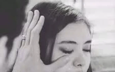 "ما إذا كان يومك رماديا أم لا ، لا يقرره المطر ، بل يقرره عقلك"