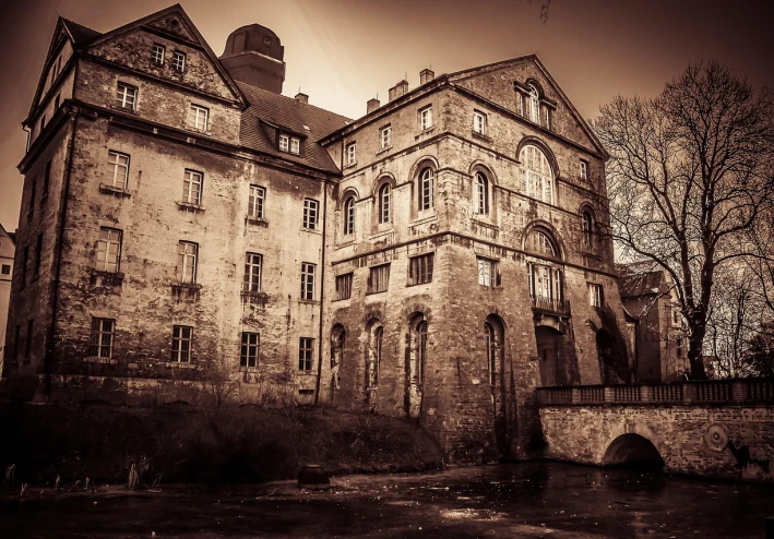 قصة: عمارة رقم 9 ( باب لا يفتح)