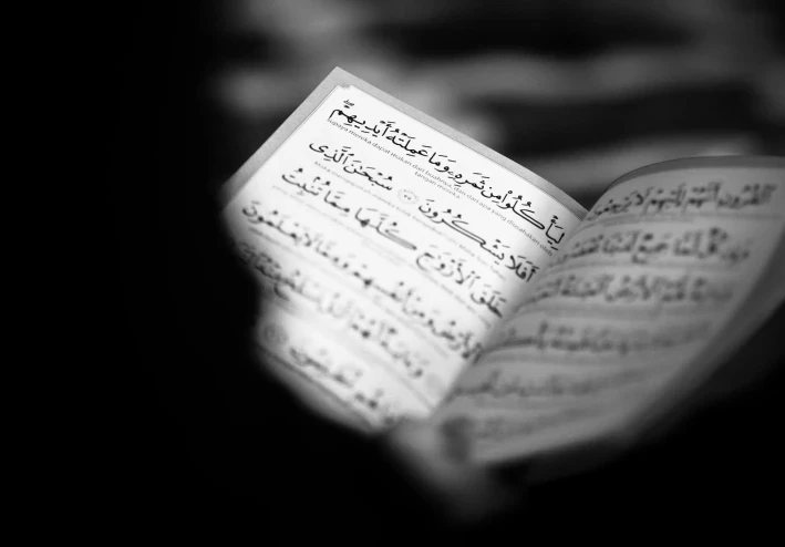 الصبي والراهب.. اختر الإيمان حتى لو كلفك حياتك