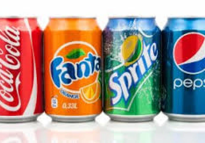 أضرار الكوكاكولا والمشروبات الغازية.. ماذا يحدث لجسمك دون أن تشعر؟