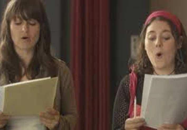 جميع فوائد الغناء: اليقظة التي تعمل كعلاج مضاد للإجهاد ، وتقوي الرئتين وتحسن جهاز المناعة