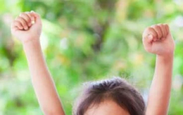 دور الوالدين في تعزيز الثقة بالنفس لدى الأطفال