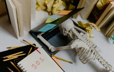 الامتحانات بدون توتر | إذاعة مدرسية كاملة عن الطمأنينة والنجاح