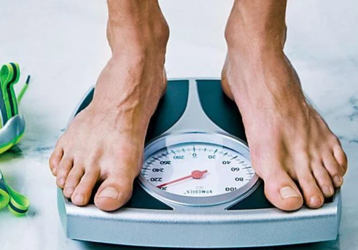 العادة البسيطة التي يمكنك القيام بها كل صباح لتصفية ذهنك وتسريع عملية التمثيل الغذائي وفقدان الوزن