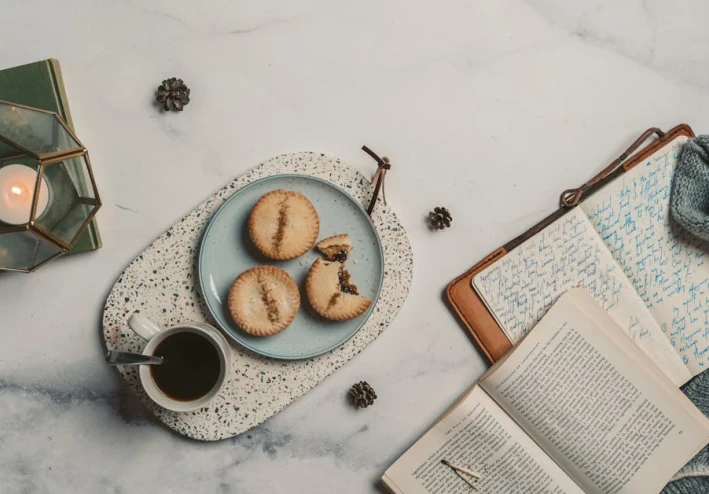 استعادة الصباح: كيف غيرت 30 دقيقة من 'الهدوء التناظري' قدرتي على الإبداع