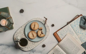 استعادة الصباح: كيف غيرت 30 دقيقة من 'الهدوء التناظري' قدرتي على الإبداع