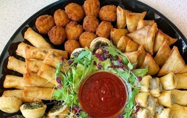 معجنات مالحة هشة بحشوة الجبن والزعتر