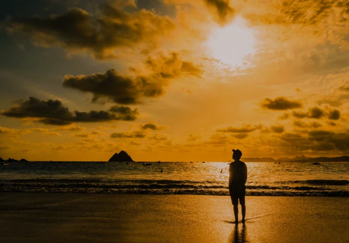 لماذا يشعر الإنسان أنه عالق في حياته رغم محاولاته المستمرة؟