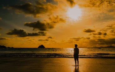 لماذا يشعر الإنسان أنه عالق في حياته رغم محاولاته المستمرة؟