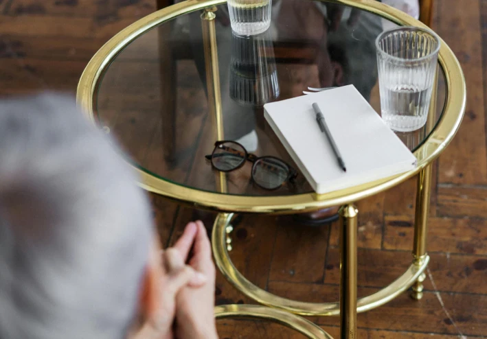 5 حاجات بتعملها يوميا بتستنزفك نفسيا تعرف عليها :