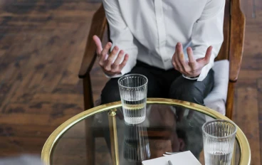 5 حاجات بتعملها يوميا بتستنزفك نفسيا تعرف عليها :