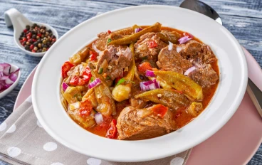 🍲🌿 طريقة عمل البامية باللحم وصفة شرقية أصيلة بطعم غني لا يُقاوم