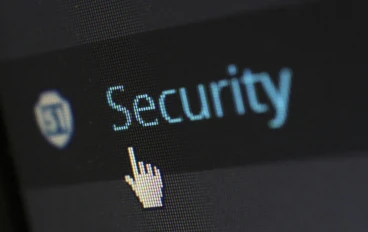 الأمن السيبراني في عالمنا المتصل: بين الخصوصية، الخداع، ونهاية كلمات المرور