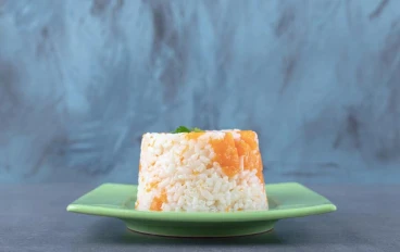 🍑🍚 طريقة عمل بودينغ تايلندي بالأرزّ والدرّاق حلوى آسيوية كريمية بنكهة استوائية فاخرة