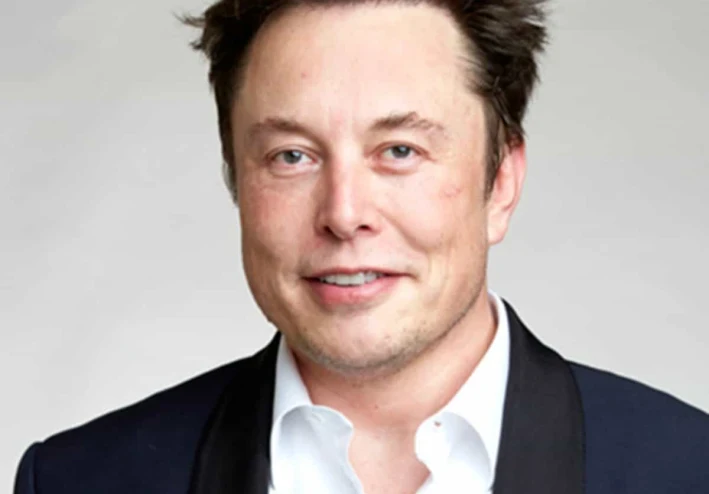 قصة نجاح ايلون ماسك و كفاحه