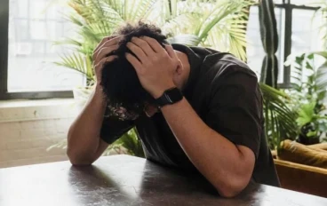 🖇️ الفرق بين الكسل والإرهاق النفسي: كيف تميّز بينهما وتستعيد طاقتك من جديد؟