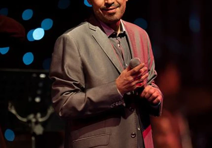 بيتكلم عليا،  كلمات