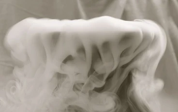 كل ما تريد معرفته عن النيتروجين السائل: التعريف والاستخدامات وأهم الاحتياطات