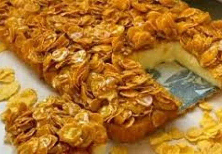 🍰 كيكة الكورن فليكس بالكراميل - حلى سهل بدون فرن بطبقات مقرمشة وطعم لا يُقاوم 🤎✨