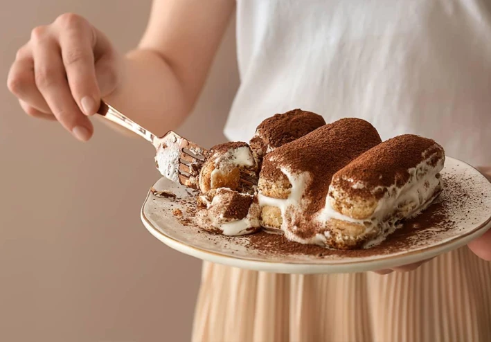 الوصفة الأصلية لعمل حلوى تيراميسو الايطالية بمكونات موجودة في كل منزل