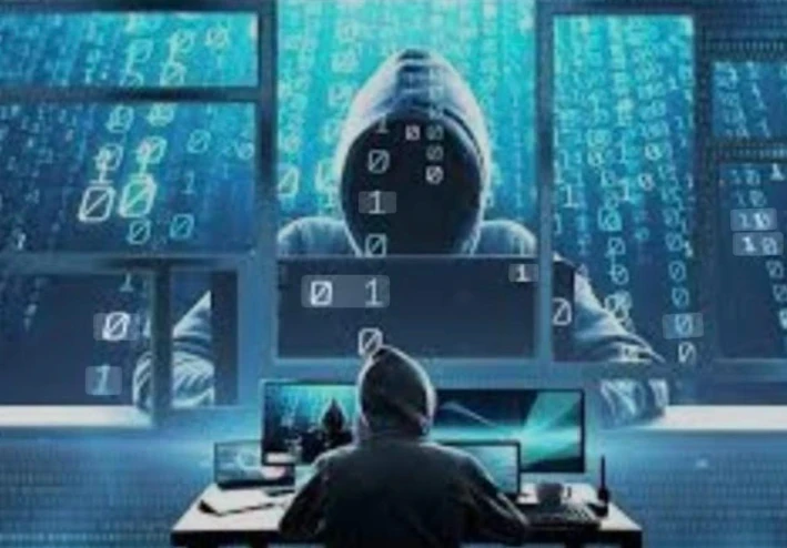 مخاطر وسائل التواصل الاجتماعي والجريمة الإلكترونية في العصر الرقمي