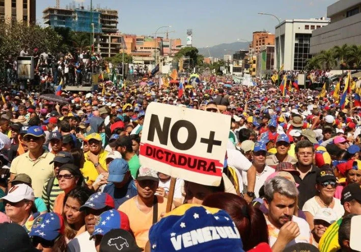 الشأن السياسي والجيوسياسي: أزمة فنزويلا تُشعل فتيل التوتر العالمي