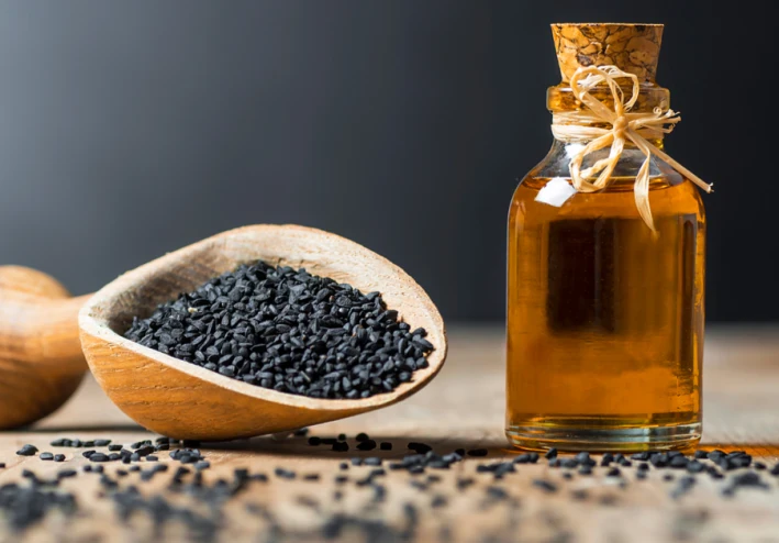 كنز الشفاء في "حبة البركة السوداء": دليل شامل للفوائد المذهلة للجسم والشعر