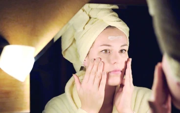 روتين العناية بالبشرة: دليل شامل لبشرة صحية ومشرقة