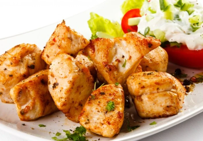 سر التتبيلة الأصلية.. طريقة عمل الشيش طاووق في البيت مثل المطاعم (خطوة بخطوة)