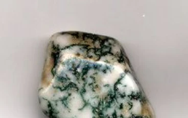 العقيق… حجر التنوع والألوان ورفيق الحضارات