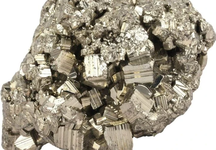 التسافوريت… زمرد أفريقيا الأخضر الزاهي