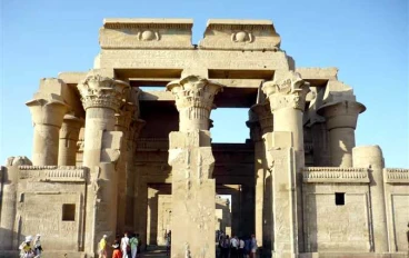 أهمية المعابد والمسلات في مصر القديمة ودورها في تعزيز سلطة الملوك