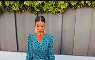  التحدي الحقيقي يكمن في حب النساء لبعضهن البعض في عالم يسعى جاهدا لجعلنا نكره بعضنا البعض"