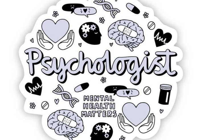 🧠 ليه بنفكّر كتير قبل النوم؟تفسير نفسي لزحمة الأفكار وقت الهدوء وليه الليل أصعب وقت للعقل