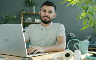 الربح من الإنترنت للمبتدئين في 2026: دليل شامل خطوة بخطوة.