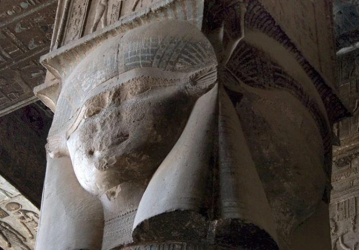 معبد دندرة: عبقرية العمارة الدينية وأدوات البناء في مصر القديمة