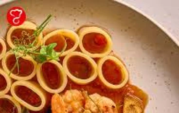 🍝 مكرونة كالاماراتا - وصفة إيطالية أنيقة بطعم بحري غني 🦑🍅