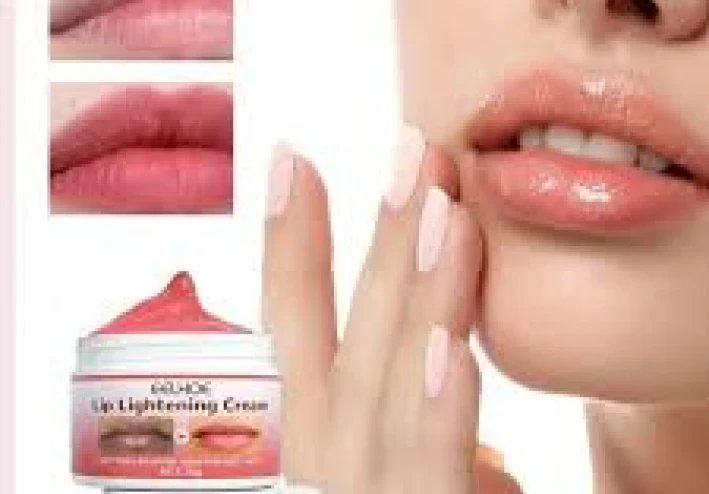 "بالنسبة لبشرة الشفاه ، لا يكفي البلسم ، لأنه رقيق جدا بحيث يفتح على الفور"