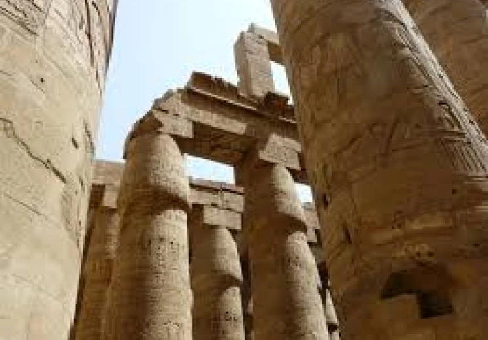 معبد الكرنك: الأعجوبة المعمارية وأدوات بناء المصريين القدماء