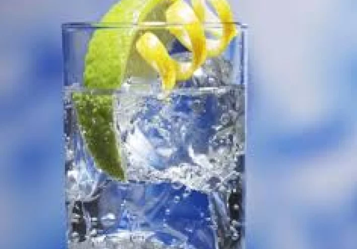 "إذا كنت تحاول تحسين نظامك الغذائي ، فتجنب شرب المشروبات السكرية التي تحتوي على الكافيين والصوديوم"