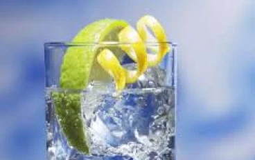  "إذا كنت تحاول تحسين نظامك الغذائي ، فتجنب شرب المشروبات السكرية التي تحتوي على الكافيين والصوديوم"