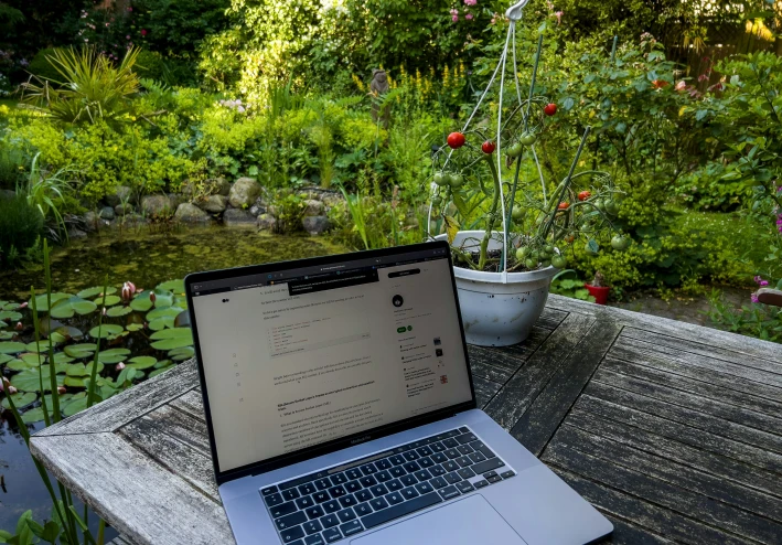 الربح من الإنترنت للمبتدئين في 2026 (الجزء الثاني): التطبيق العملي وبناء دخل مستقر